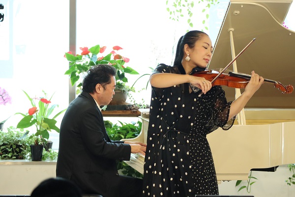  『ポップスヴァイオリン＆ピアノ　ランチコンサート』を開催